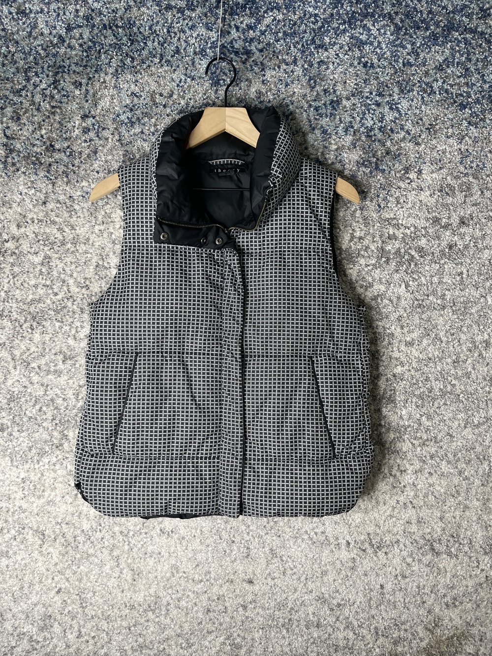 Theory Vest Womens Small Black White Down Puffer Geometric Pattern Winter Zip